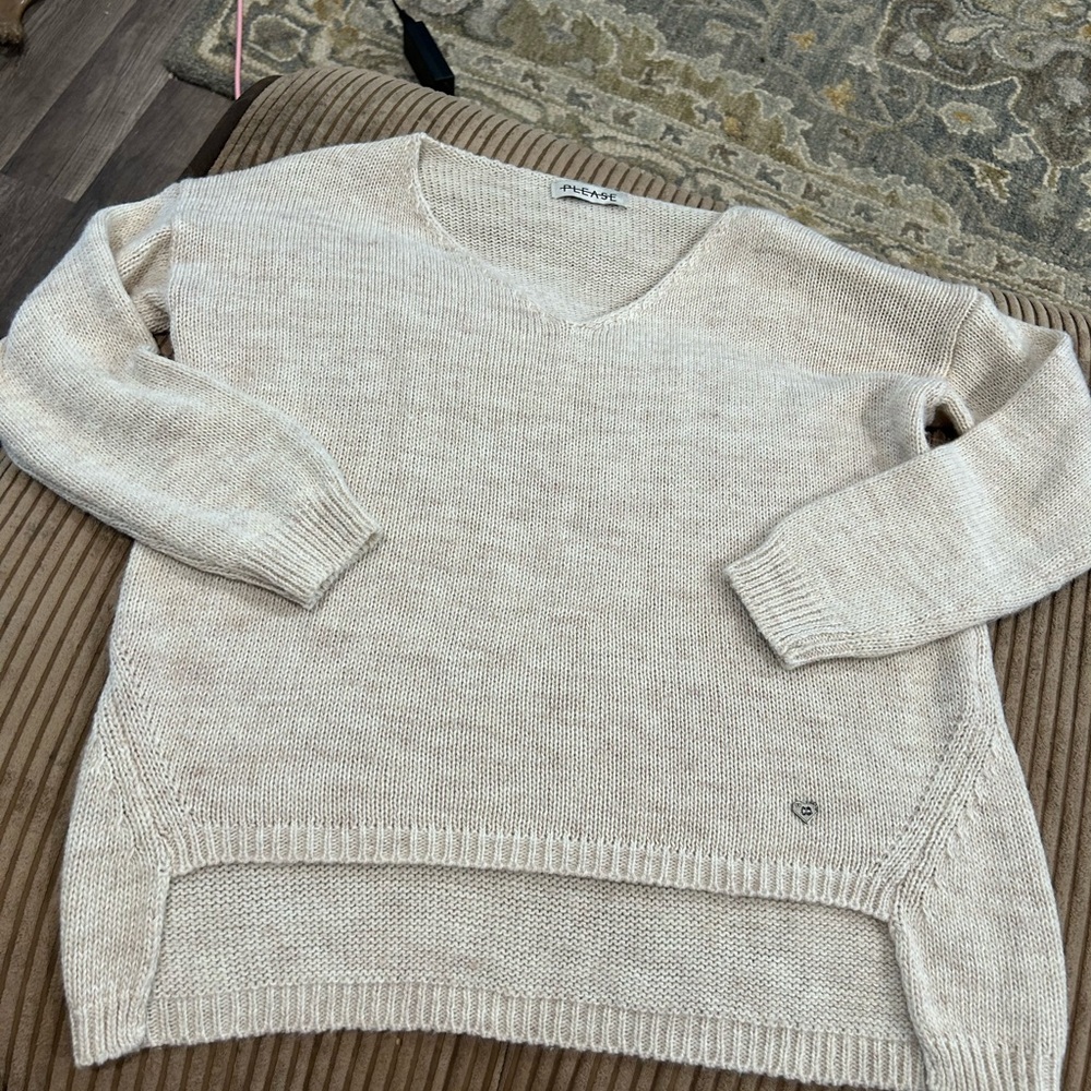 Chic V-Neck Sweater in Cream